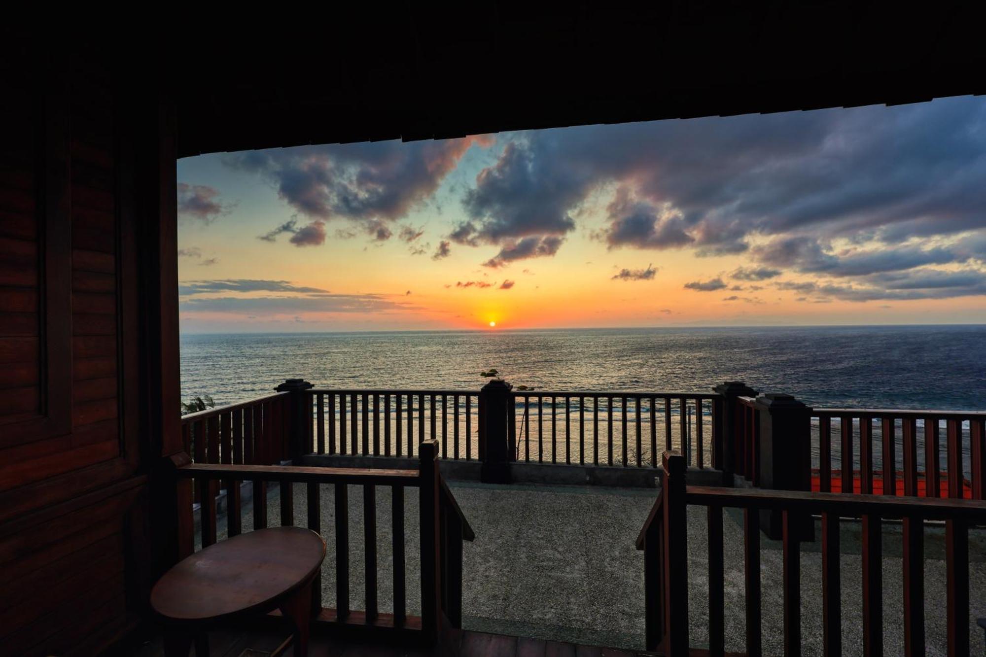 Manta Cottage Seaview Plus Batununggul Esterno foto